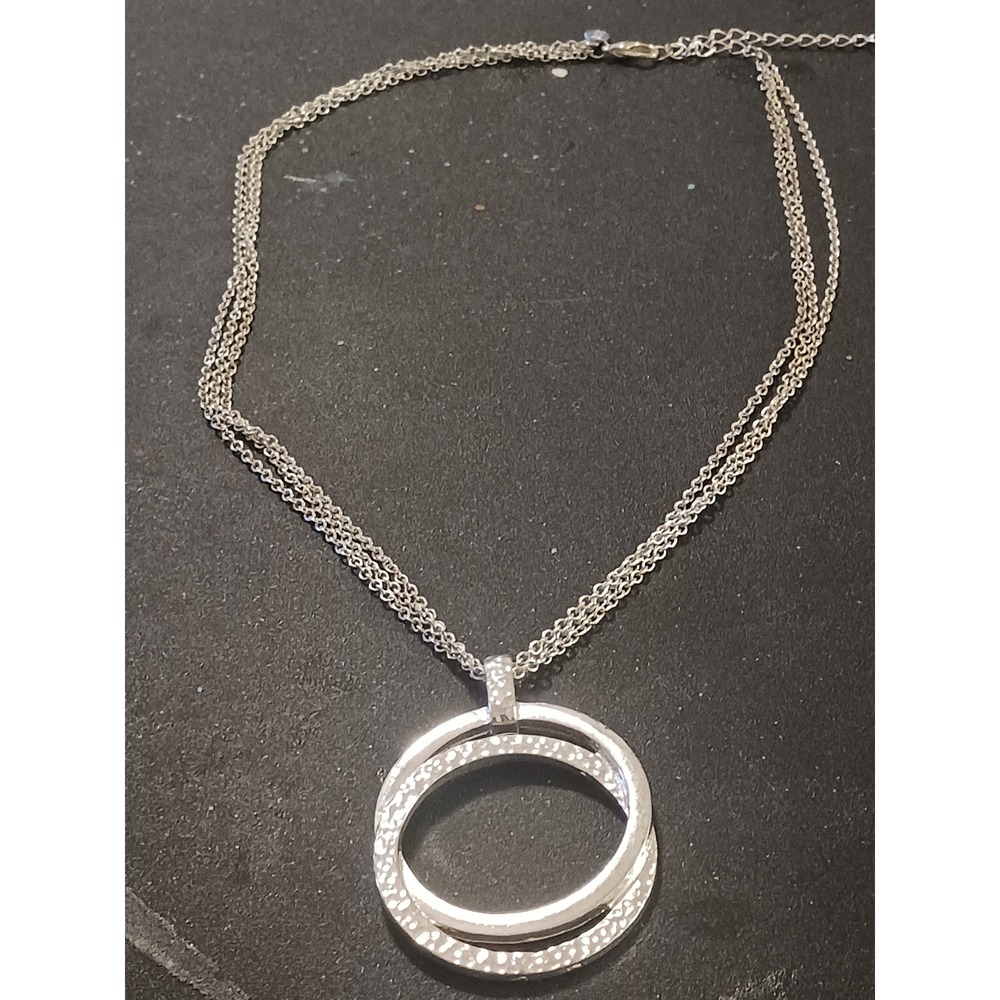 KR Silvertone Triple Strand Hammered Interlocking Double Circle Pendant Necklace - Picture 2 of 7